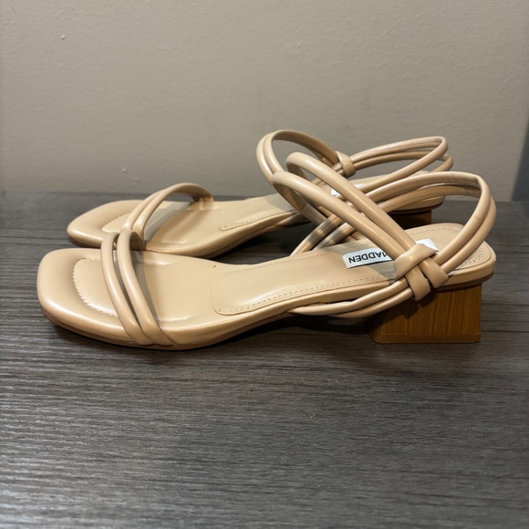 Steve Madden Beige Strappy Sandal with a Heel Size 9.5‎ Never Worn - Picture 3 of 5
